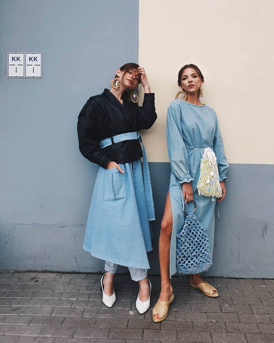 メリティナ・スタニウタさんのインスタグラム写真 - (メリティナ・スタニウタInstagram)「3 июля международный день отказа от пластиковых пакетов ❌ В Беларуси челлендж #покедпакет приобрёл фэшн статус , так как авоська-это модно и экологично !  Спасибо за мой образ @kanva_clothes 💙 ⠀ Эти авоськи ( на мне белая ) , которые плетут слабовидящие женщины ☝️ сделают наш город М . Чище и сохранят планету для будущего поколения . ⠀ ⚠️ #НОНЕМОГУМОЛЧАТЬ ⚠️ дорогие ведущие ,  ивенторы,  агентства ,  организаторы , ПОЖАЛУЙСТА 🙏 , давайте правильно называть имена людей и их деятельность или проекты , бренды , названия фирм и т.д... сегодняшняя инициатива прекрасна , полезна и собрала вместе столько талантливых и неравнодушных к нашей земле людей, а осадочек остался .... 😔 ⠀ #добраяавоська」7月5日 2時49分 - melitinastaniouta