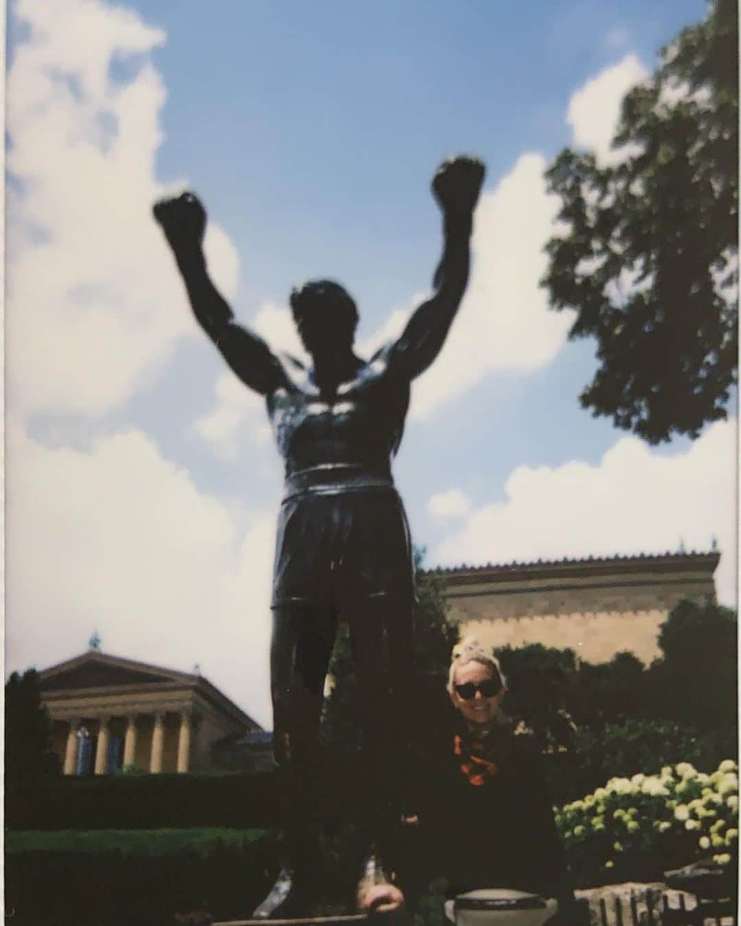 マーク・ホッパスさんのインスタグラム写真 - (マーク・ホッパスInstagram)「Happy Fourth of July! Today we’re in Philadelphia and it’s 90° and there’s a big street party. 🇺🇸」7月5日 2時51分 - markhoppus