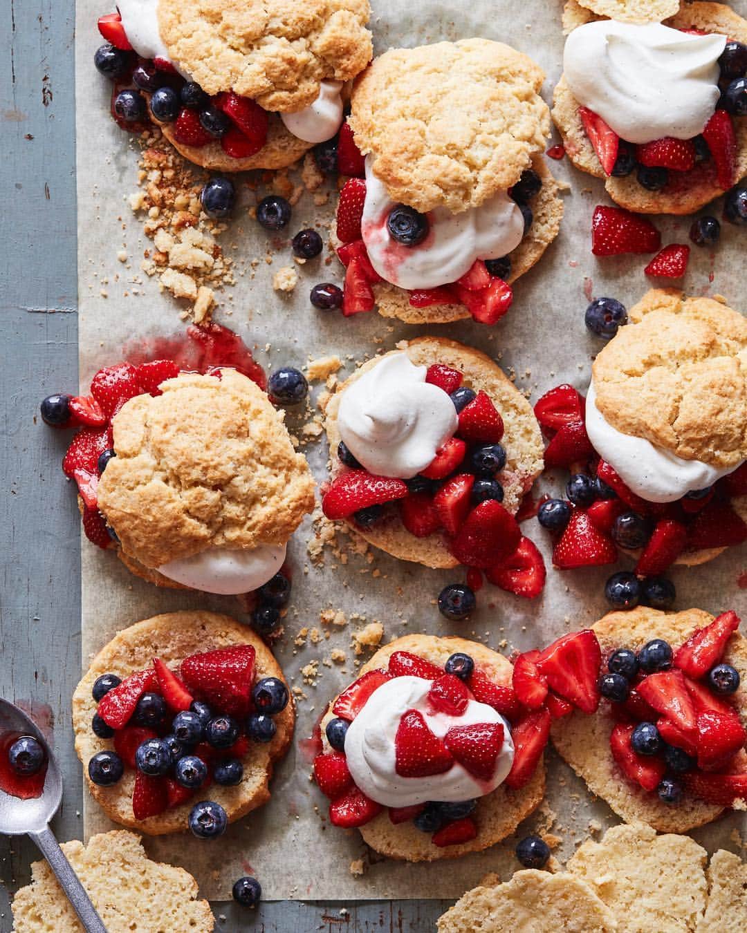 Gaby Dalkinさんのインスタグラム写真 - (Gaby DalkinInstagram)「I mean, we’re really not doing it right unless we make some red, white and blue food amiright?!? Strawberry Blueberry Shortcakes with the best whipped cream to celebrate the 4th!! ❤️💙 recipe link is in my profile! Happy 4th!!」7月5日 2時58分 - whatsgabycookin