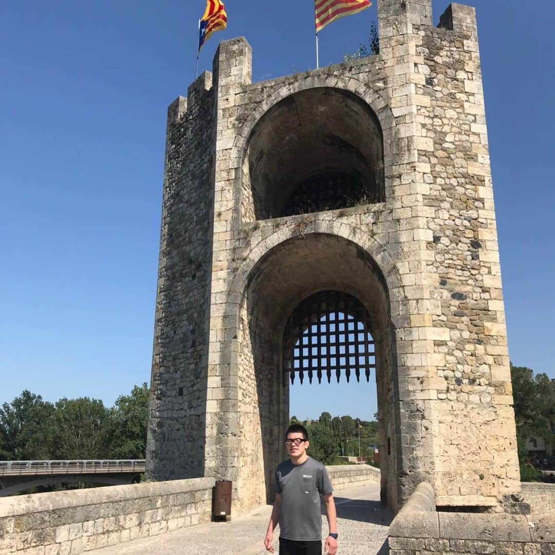 青木真也のインスタグラム：「ベザルー。うさぎの肉を食べました。#besalu #spain#スペイン#セミナー#shinyaaoki ＃ベザルー」
