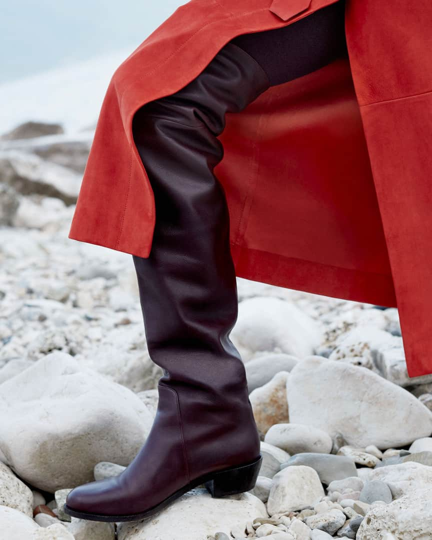 サルヴァトーレ・フェラガモさんのインスタグラム写真 - (サルヴァトーレ・フェラガモInstagram)「Burgundy Bliss: slouchy knee-highs with slanted heels and rounded toe perfectly blend the biker with the cowboy boot #FerragamoPF19」7月5日 3時05分 - ferragamo