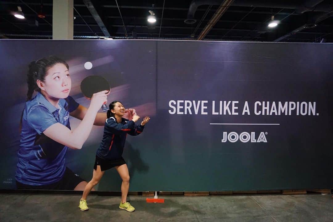リリー・チャンのインスタグラム：「I don’t even have a backhand serve 🤷🏻‍♀️😂 On another note, it’s Day 4 of the U.S. Nationals and I’m now in the Quarterfinals of Women’s Singles, the Semifinals of Women’s Doubles, and the Semifinals of Mixed Doubles! Two more days to go - wish me luck! 🏓💪 #TeamJOOLA #TeamUSA #USNationals」