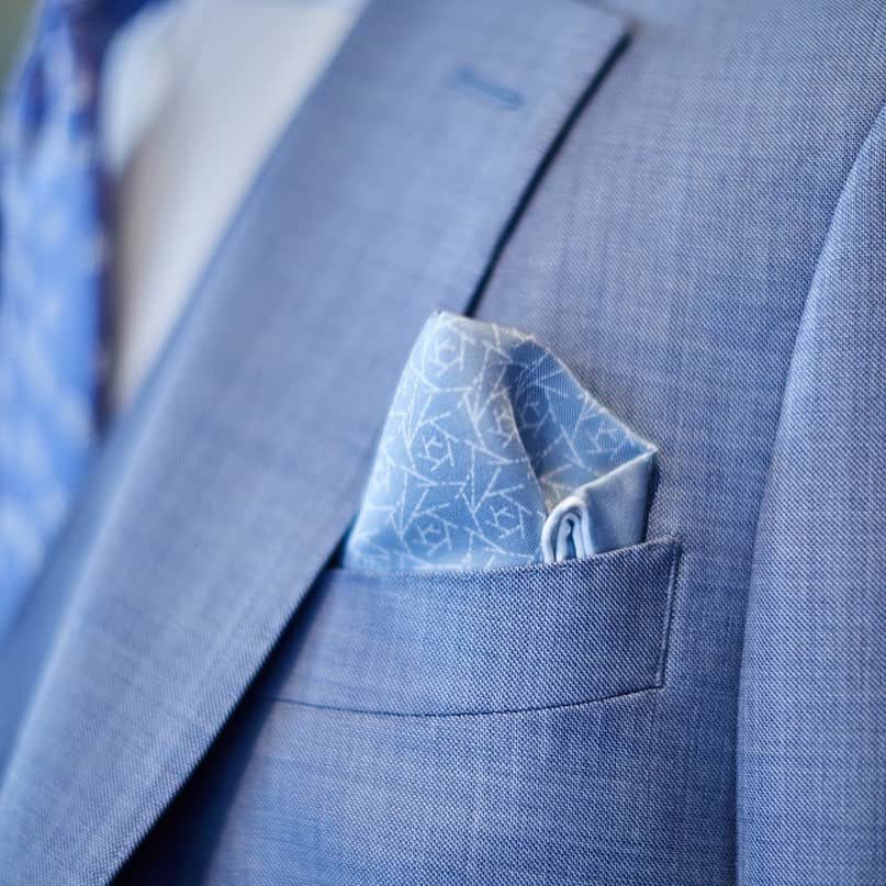 ギーブス&ホークスのインスタグラム：「Wedding season is upon us and for any grooms still planning what to wear for the big day, look no further than our stylish range of 3 piece suits.」