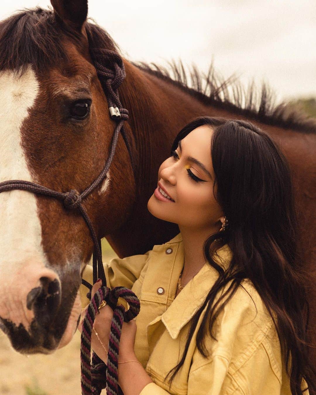ステラ・ハジェンズのインスタグラム：「HAPPY FOURTH OF JULY 🇺🇸 this photo has nothing to do with the holiday but something about the horse felt *semi* patriotic 😂what’s everyone’s plan for today!!」