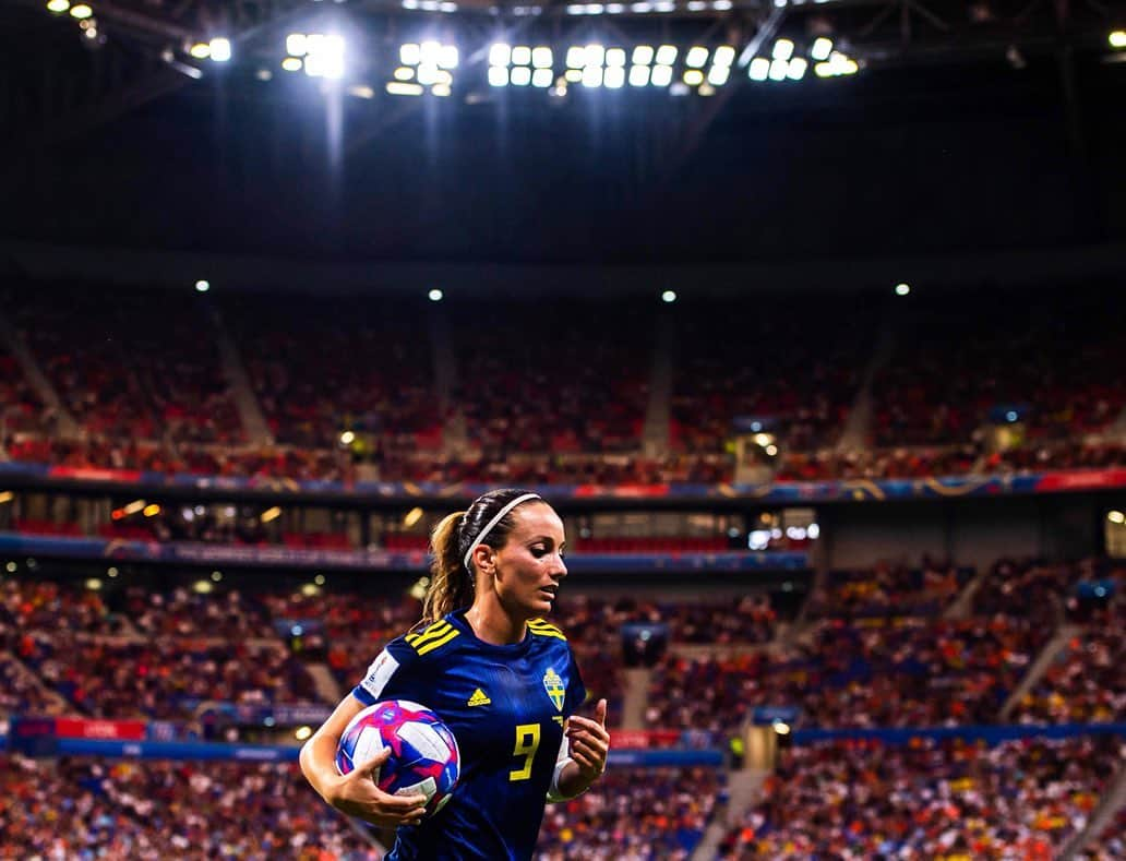 コソヴァレ・アスラニさんのインスタグラム写真 - (コソヴァレ・アスラニInstagram)「Last night was tough. Thank you everyone for your love and support❤️ #FIFAWWC」7月5日 3時51分 - asllani9