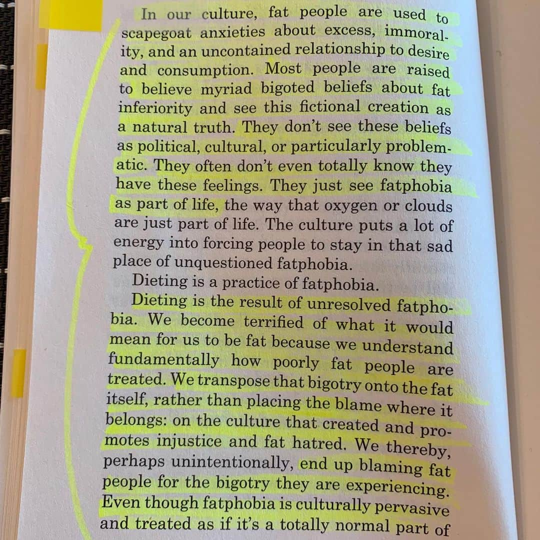 マット・マクゴリーさんのインスタグラム写真 - (マット・マクゴリーInstagram)「"You Have The Right To Remain Fat" by Virgie Tovar ( @virgietovar ) # Wheeeeeeewwwww.  This is a tiny book but it packs such a huge punch.  Every sentence is a gem and every page a manifesto that breaks down fatphobia and other intersecting forms of oppression with precision.  I frequently found myself nodding my head (perhaps too aggressively) as I read along, and excitedly sharing excerpts with my friends.  This will definitely be one of my go-to books to recommend for people interested in understanding anti-fatness and how it is a necessary part of social justice.  Just read a few of the pages and you can see why for yourself.  I think it’s also an important read for people that are interested in body positivity whose bodies may not be the *most* marginalized. As with any other movement for social justice, those of us with more privilege need to be intentional with our practice of allyship.  Learning about how we have privilege, even when we are working through our own struggles with body image, is essential to making sure that the most marginalized are not left behind. As this has been the case with many social justice movements over the course of history. ❤️ # My Booklist: bit.ly/mcgreads (link in bio) #McGReads」7月5日 4時01分 - mattmcgorry