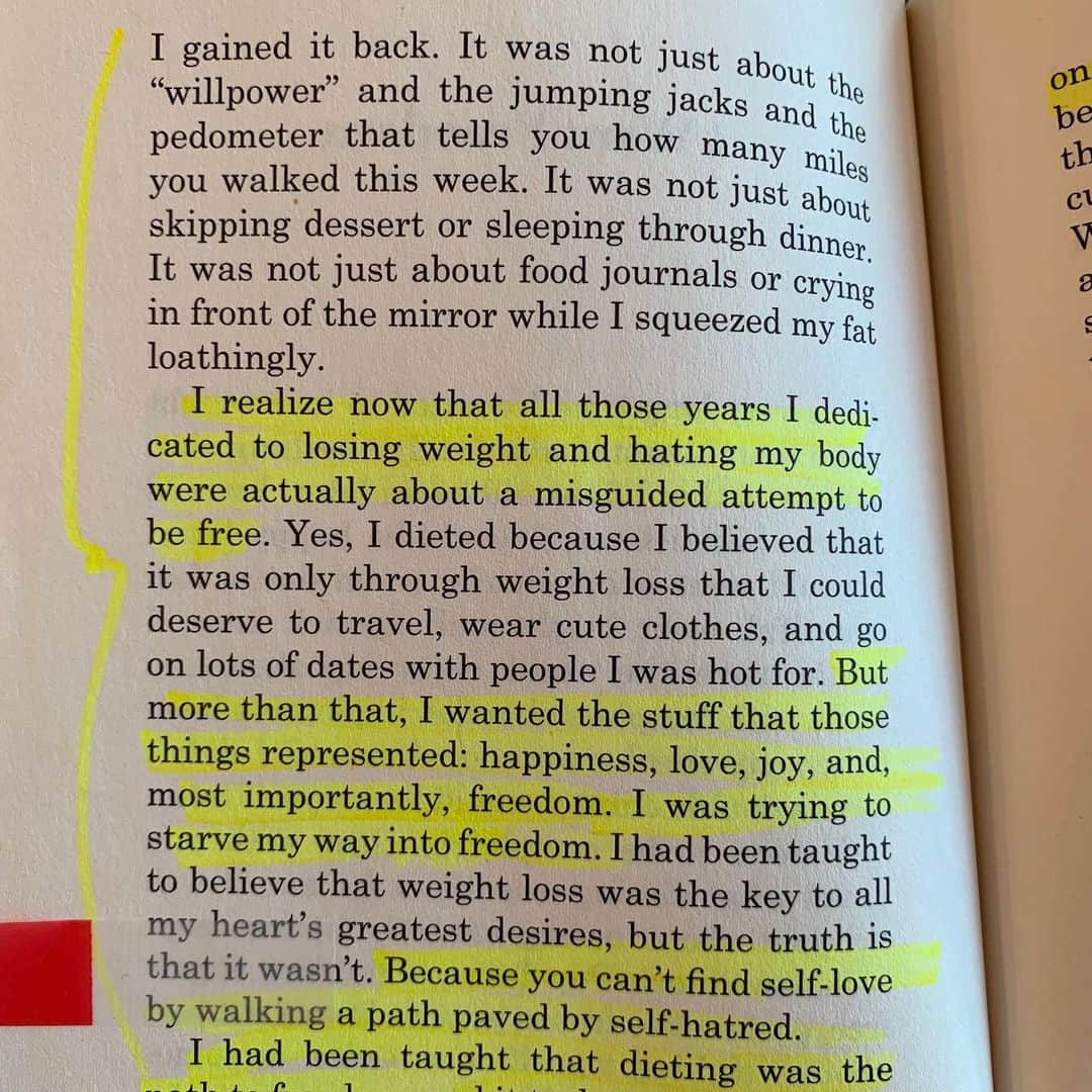マット・マクゴリーさんのインスタグラム写真 - (マット・マクゴリーInstagram)「"You Have The Right To Remain Fat" by Virgie Tovar ( @virgietovar ) # Wheeeeeeewwwww.  This is a tiny book but it packs such a huge punch.  Every sentence is a gem and every page a manifesto that breaks down fatphobia and other intersecting forms of oppression with precision.  I frequently found myself nodding my head (perhaps too aggressively) as I read along, and excitedly sharing excerpts with my friends.  This will definitely be one of my go-to books to recommend for people interested in understanding anti-fatness and how it is a necessary part of social justice.  Just read a few of the pages and you can see why for yourself.  I think it’s also an important read for people that are interested in body positivity whose bodies may not be the *most* marginalized. As with any other movement for social justice, those of us with more privilege need to be intentional with our practice of allyship.  Learning about how we have privilege, even when we are working through our own struggles with body image, is essential to making sure that the most marginalized are not left behind. As this has been the case with many social justice movements over the course of history. ❤️ # My Booklist: bit.ly/mcgreads (link in bio) #McGReads」7月5日 4時01分 - mattmcgorry