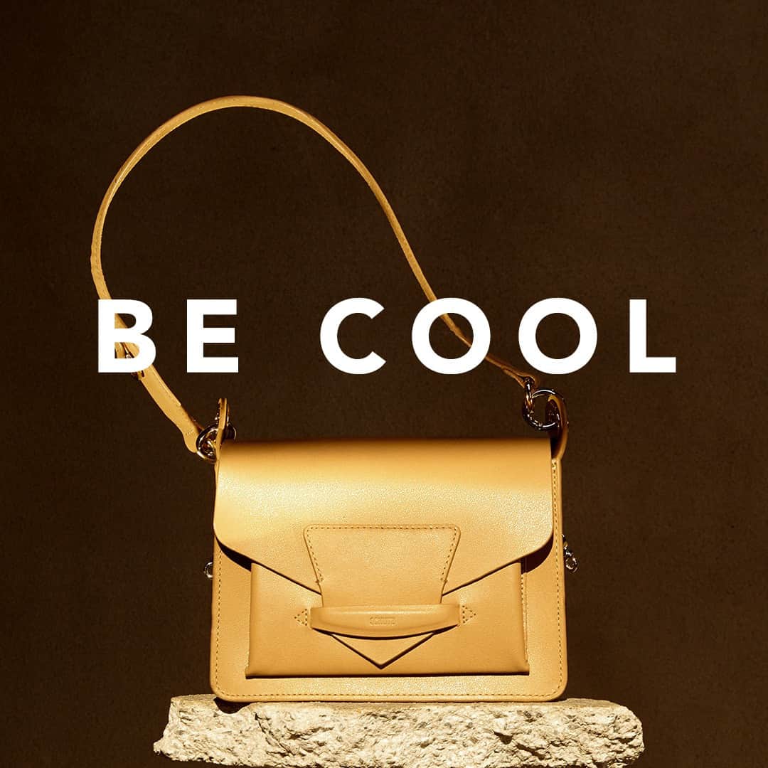 Schutzのインスタグラム：「BE COOL | BE YOU 🖤 #schutzresort #schutzhandbags」