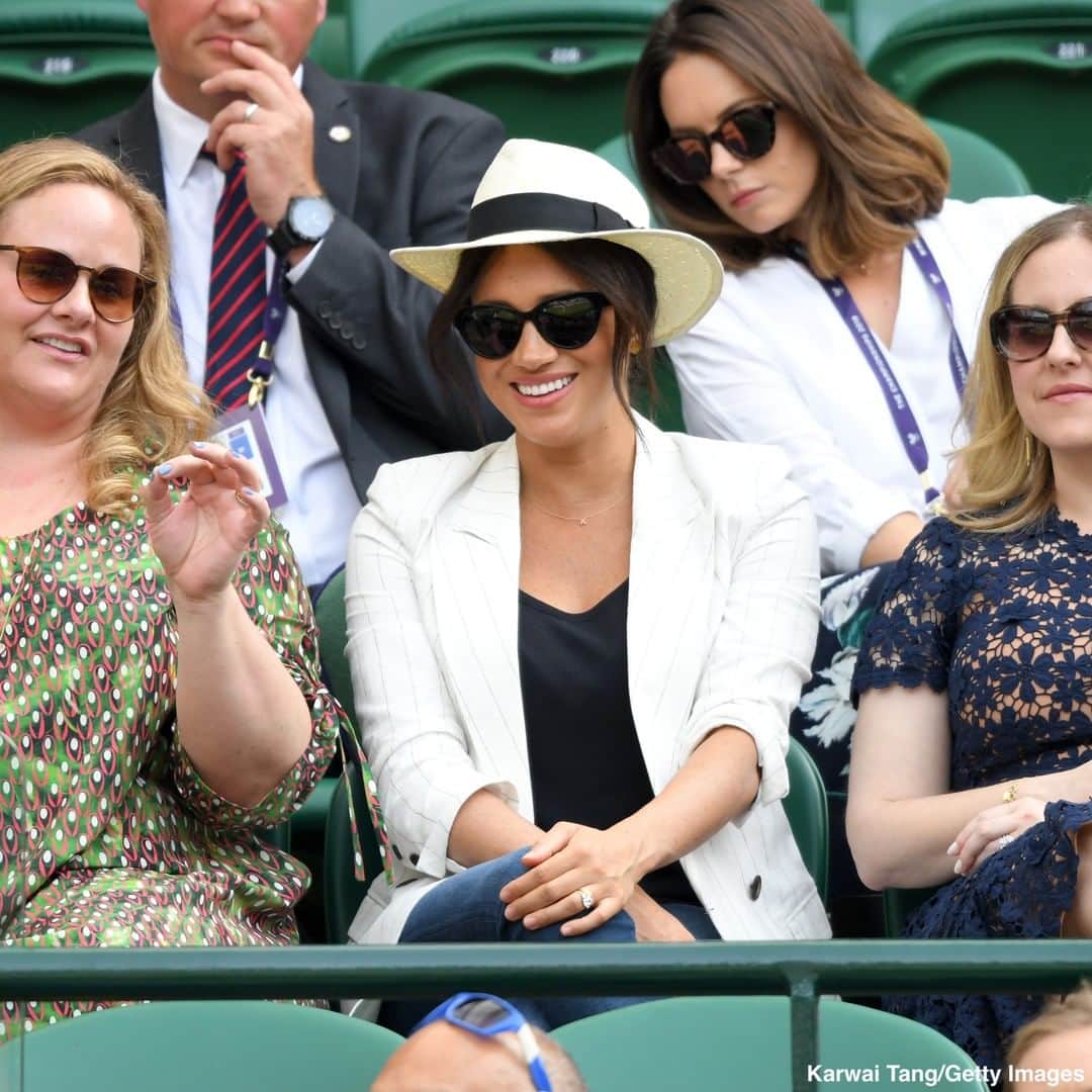 ABC Newsさんのインスタグラム写真 - (ABC NewsInstagram)「"A warm welcome to the Duchess of Sussex on No.1 Court." Duchess Meghan supports Serena Williams at Wimbledon. #wimbledon #meghanmarkle #tennis #royals」7月5日 4時03分 - abcnews
