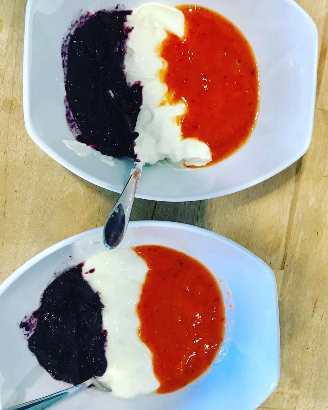 ジュリー・マクニヴンさんのインスタグラム写真 - (ジュリー・マクニヴンInstagram)「#nailedit #happyfourth ....orange, white and purple, right? 🤷‍♀️」7月5日 4時05分 - juliemcniven