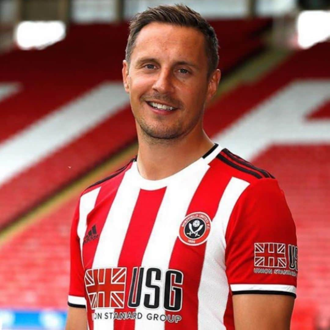 フィル・ジャギエルカのインスタグラム：「What a feeling to get the opportunity to wear the Red and White stripes again at Bramall Lane. ⚔️🔴⚪️⚫️ #onceabladealwaysablade」