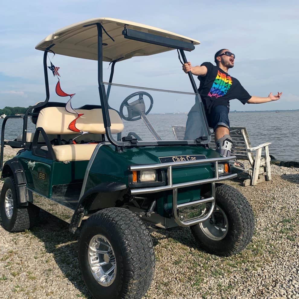 Alfredo Floresさんのインスタグラム写真 - (Alfredo FloresInstagram)「Golf Carting around Lake Eerie on the 4th!! What you all doing today?! 🇺🇸 #happy4thofjuly」7月5日 4時17分 - alfredoflores