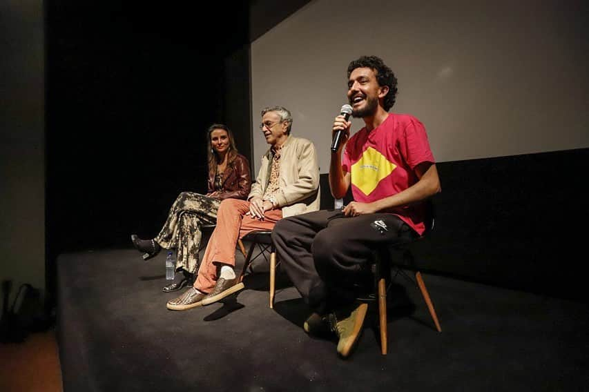 カエターノ・ヴェローゾさんのインスタグラム写真 - (カエターノ・ヴェローゾInstagram)「Debate com @petracostal e @felipealtenfelder na estreia da @casaninjalisboa, após a sessão de #DemocraciaEmVertigem, no Cinema Ideal ❤️👈🏾 @democraciaemvertigem @342artes ⠀⠀⠀⠀⠀⠀⠀⠀⠀ 📸: @midianinja ⠀⠀⠀⠀⠀⠀⠀⠀⠀ #CaetanoVeloso #PetraCosta #FelipeAltenfelder #MidiaNinja #342Artes #CasaNinjaLisboa #FilmeDePetra #UnsProduções」7月5日 9時50分 - caetanoveloso