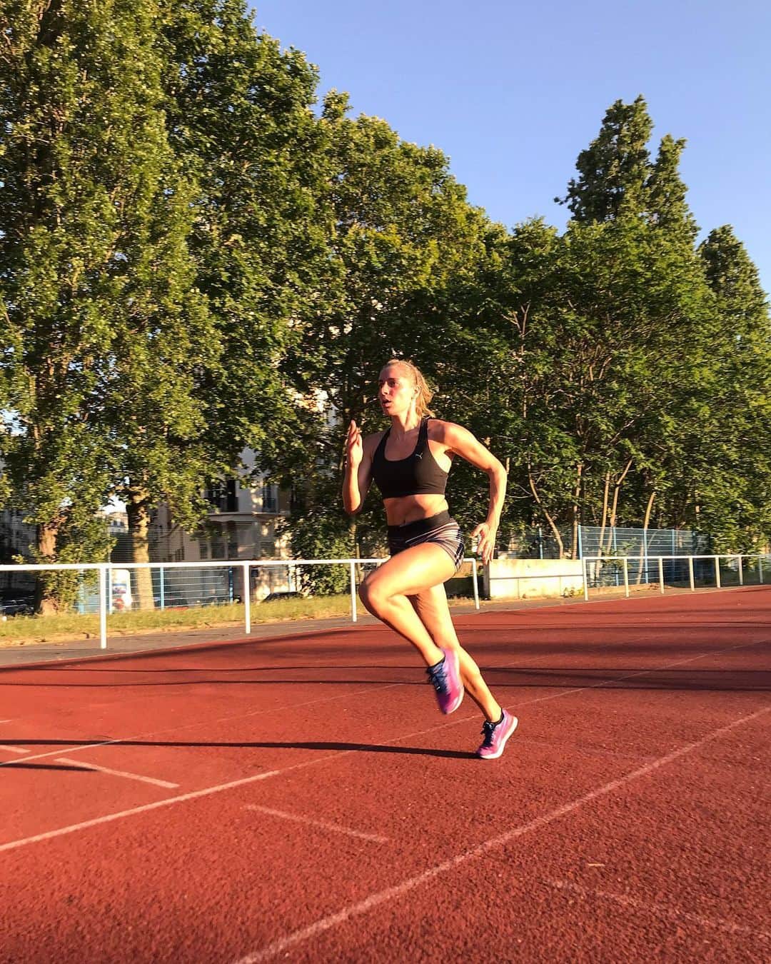 マリー・ギャヨさんのインスタグラム写真 - (マリー・ギャヨInstagram)「Run with your heart #JustForFun #BackAtIt #Training #Track #Cardio #Sunny 📸 @adel_therunner」7月5日 4時48分 - marie.gayot
