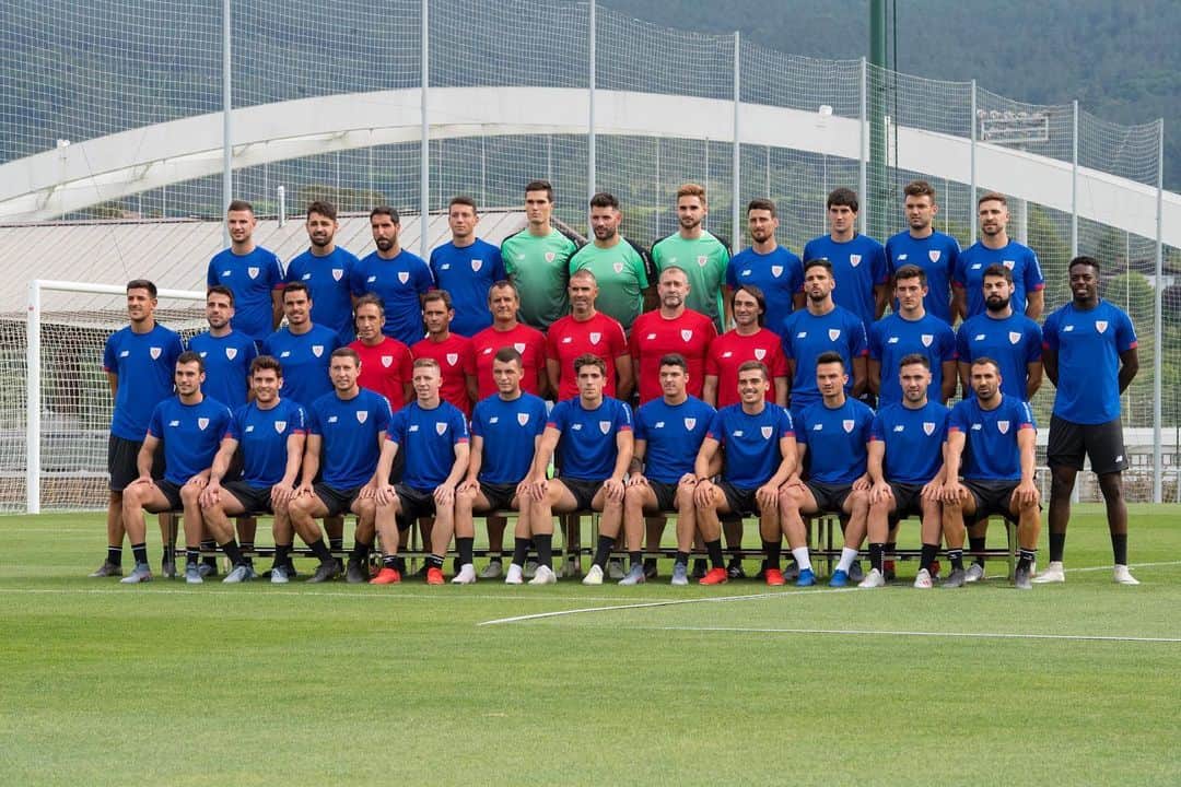 イバイ・ゴメスのインスタグラム：「¡Esto empieza! ⚽️ ¡Nueva temporada! ¡Llena de ilusión! Muy especial para mi, la décima 😀 ¡Estamos preparados! ¡A por ella! 💪🏼 Aupa @athleticclub ! 🦁🔴⚪️」