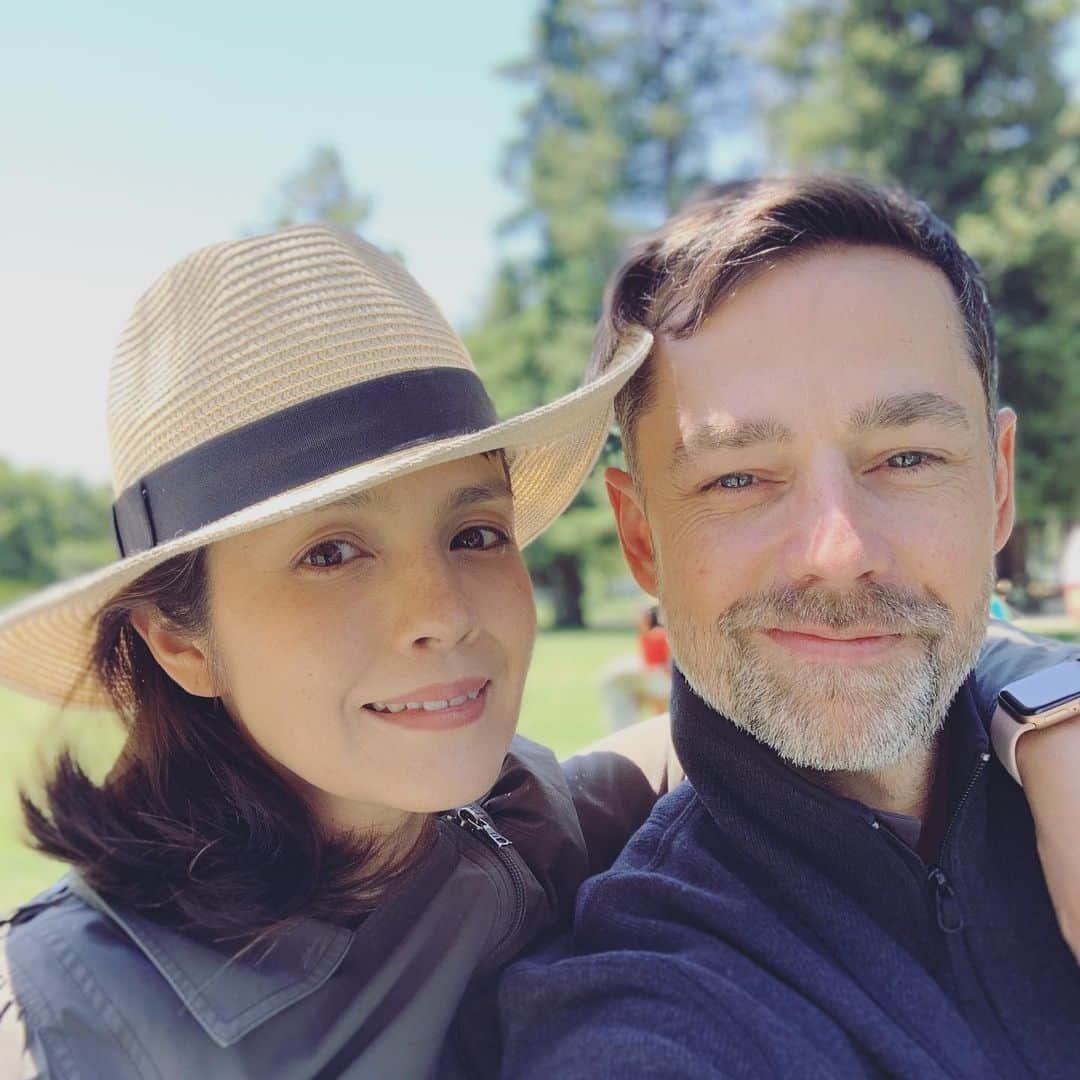 OLIVIAのインスタグラム：「Happy 4th of July! Hanging with the biggest nerd!! 😍🥰😍🥰😍🥰Have you guys ever met my husband before?」