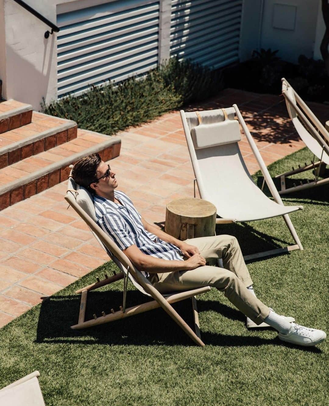 MR PORTERのインスタグラム：「That post-bbq, pre-firework feeling 🇺🇸 ⁠ -⁠ Mr @brockdehaven pictured at @hoteljoaquin in the @nonationality07 camp collar shirt (1138274). Tap or head to the link in bio to shop. #MRPORTERontheroad 📷 @adrianmartinn」