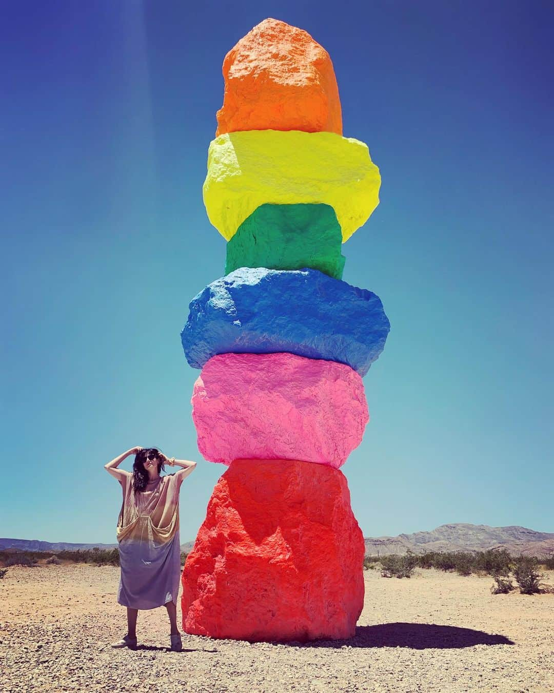 ミシェル・モナハンさんのインスタグラム写真 - (ミシェル・モナハンInstagram)「ROCKSTAR ⚡️❣️🌈@sevenmagicmountains #roadtrip」7月5日 5時01分 - michellemonaghan