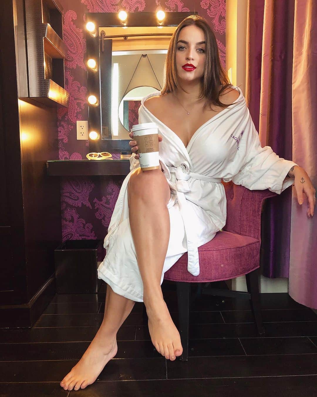 Bruna Unzuetaのインスタグラム：「#promo Quem aqui ama viajaaaar e já está planejando suas próximas férias?? Então se liga nesse presentão que o @bookingcom_br preparou pra vocês: é só usar meu link https://www.booking.com/s/504ae98a para ganhar uma recompensa de R$ 100 em reservas de no mínimo R$ 200. ❤️ Tem mais info la nos meus stories...não percam 😍😍😍 #bookinguau」