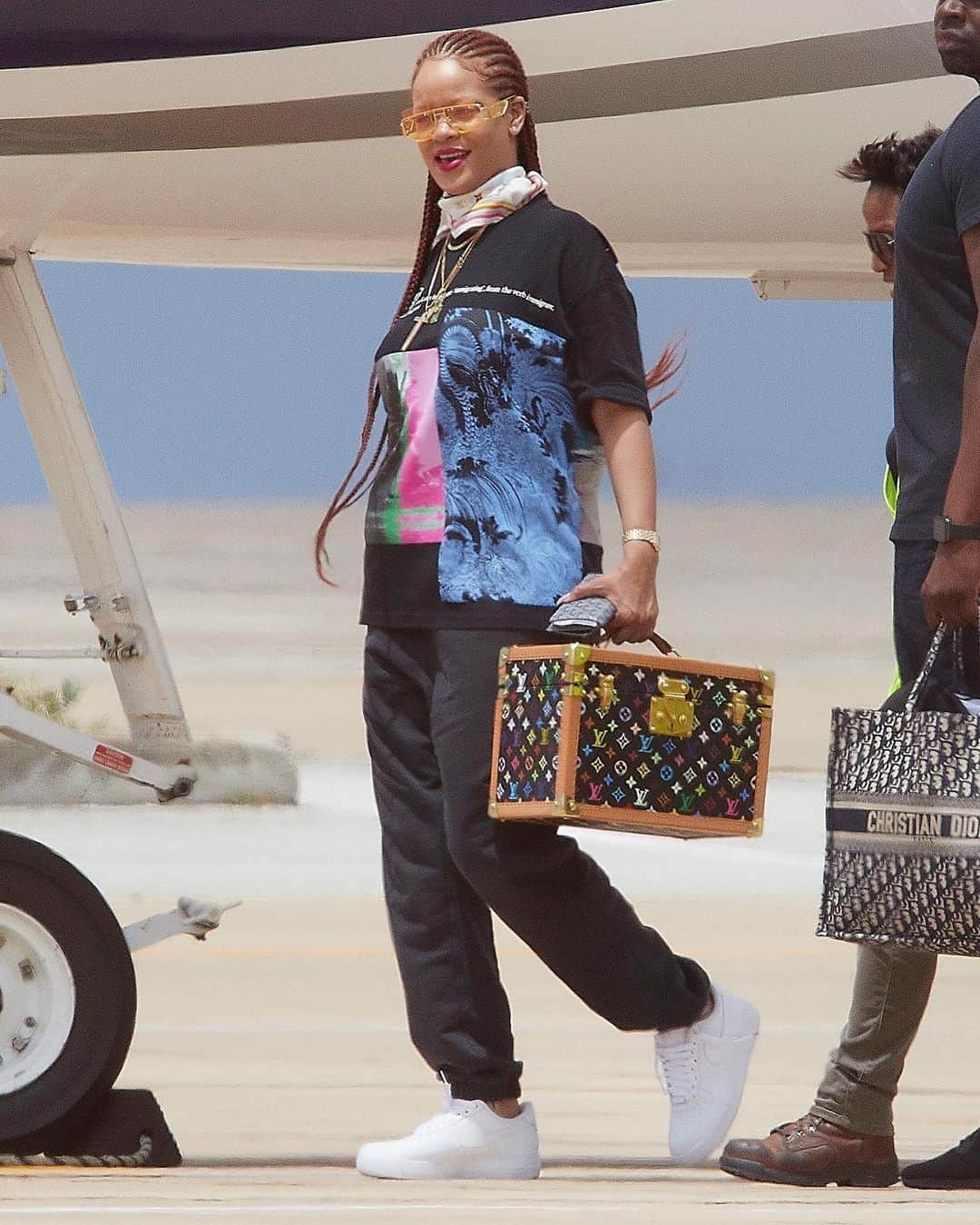 Just Jaredさんのインスタグラム写真 - (Just JaredInstagram)「@badgalriri is all smiles as she makes her way off of a private jet as she arrives in her native Barbados! #Rihanna Photos: Splash」7月5日 5時16分 - justjared