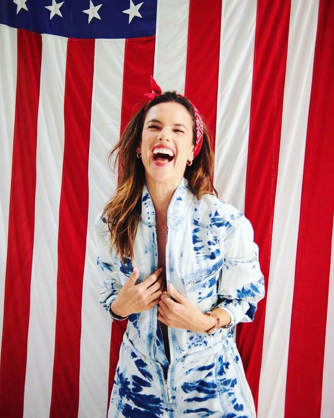 アレッサンドラ・アンブロジオさんのインスタグラム写真 - (アレッサンドラ・アンブロジオInstagram)「Happy 4th of July ✨🇺🇸✨ Love u America ❤️💙❤️ #USA 📸 by @stewartshining」7月5日 5時22分 - alessandraambrosio