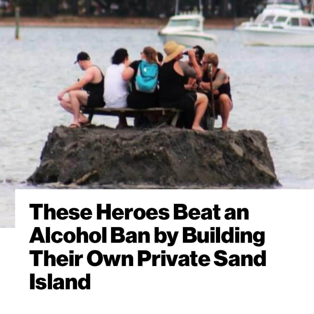 VICEさんのインスタグラム写真 - (VICEInstagram)「#TBT to these creative minds! 🍻 Click the link to read how these heroes beat an alcohol ban by building their own private sand island. 📸: David Saunders」7月5日 5時30分 - vice