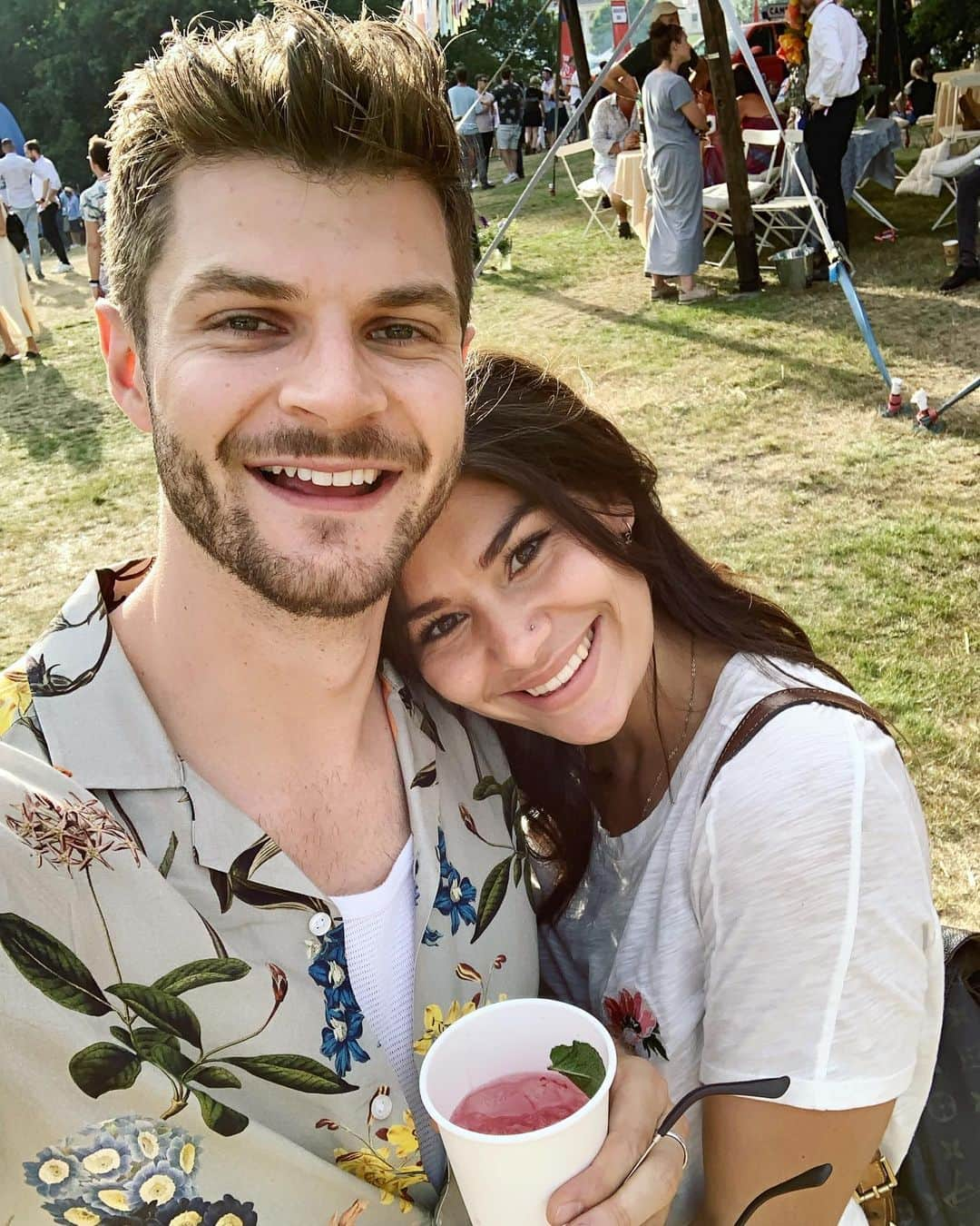 ジム・チャップマンさんのインスタグラム写真 - (ジム・チャップマンInstagram)「Having the BEST time at #YouTubeHouseFestival with this little one. Massive thank you @youtubemusic for having me! #Gifted」7月5日 5時36分 - jimchapman