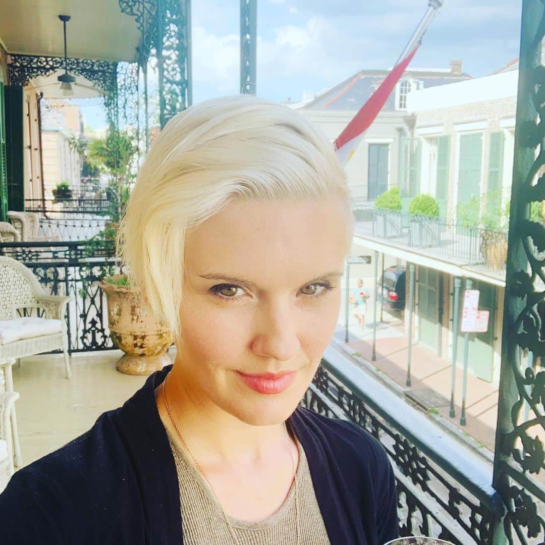 マギー・グレイスのインスタグラム：「Big love from the Big Easy ❤️」