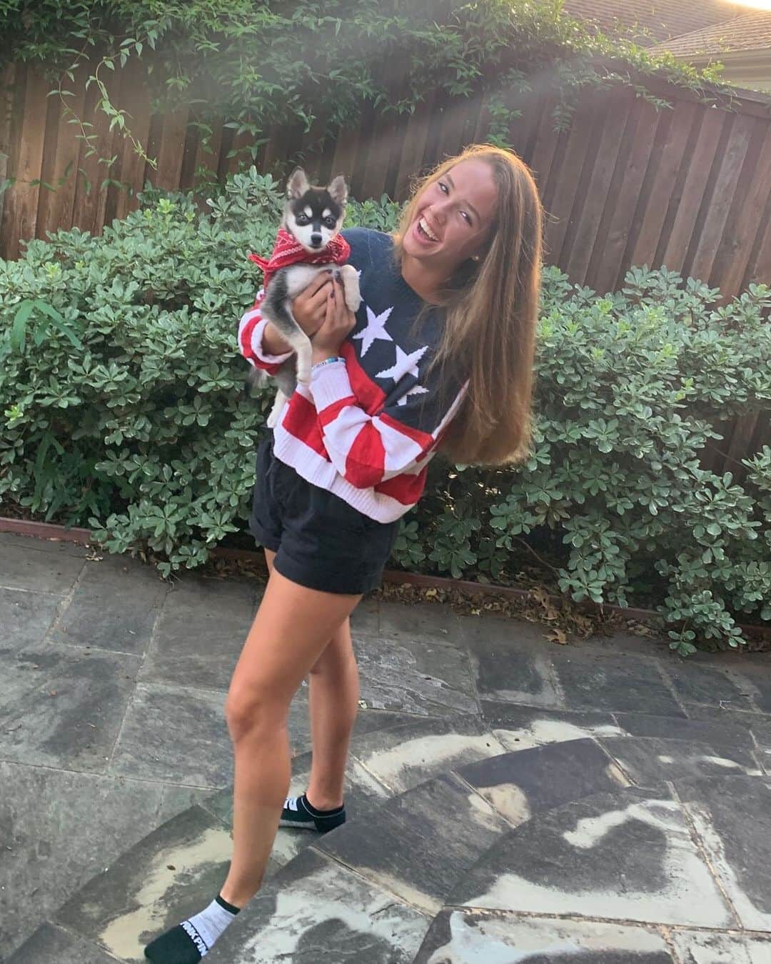 Hollister Co.さんのインスタグラム写真 - (Hollister Co.Instagram)「We flagged @ashleenewton down to ask her about her favorite #FourthofJuly traditions 🇺🇸 Don't miss her (& her adorable 🐶) on our Be Original series ft. @polaroidoriginals on IGTV 📺」7月5日 6時30分 - hollister