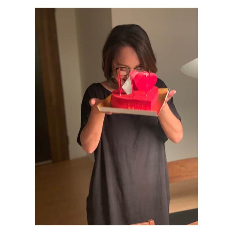 市橋有里のインスタグラム：「大好きなみかちゃんのバースデー🎂お家で外で…何度でもするよwおめでとう㊗️✨ ・ #誕生日 #先月のことだけど… #何度祝ってもいい♪ #おめでとう #ようこそ40th #ブッラータが美味しすぎた #定番のリエット #和カモレ #豆苗のサラダはみかちゃんが作ってくれました #ヤングコーンのグリル #ほたてのリゾット #実は枝豆もあった #実はキノコペーストを使ったパスタもあった #おうちごはん」