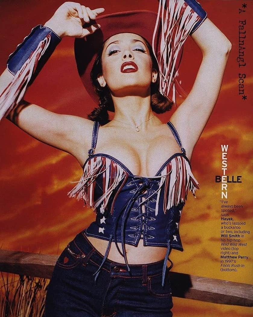 サルマ・ハエックさんのインスタグラム写真 - (サルマ・ハエックInstagram)「HAPPY 4TH OF JULY! 🇺🇸🇺🇸🇺🇸🎉 #fourthofjuly #4thofjuly #tbt」7月5日 6時54分 - salmahayek