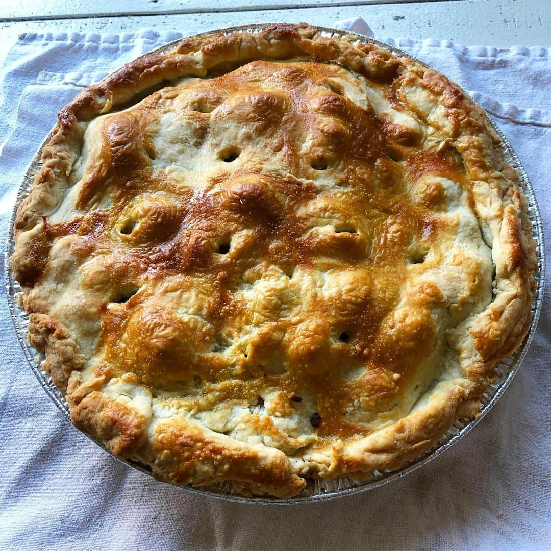 キャロル・ラドジウィルさんのインスタグラム写真 - (キャロル・ラドジウィルInstagram)「I baked my first pie and it looks right out of Mother Goose!! I made it nice and I'm bringing it to @dorindamedley 💙#Blueberry #Blackberry #Raspberry #happyjuly4th 🥧 🇺🇸👩‍🍳」7月5日 7時05分 - caroleradziwill