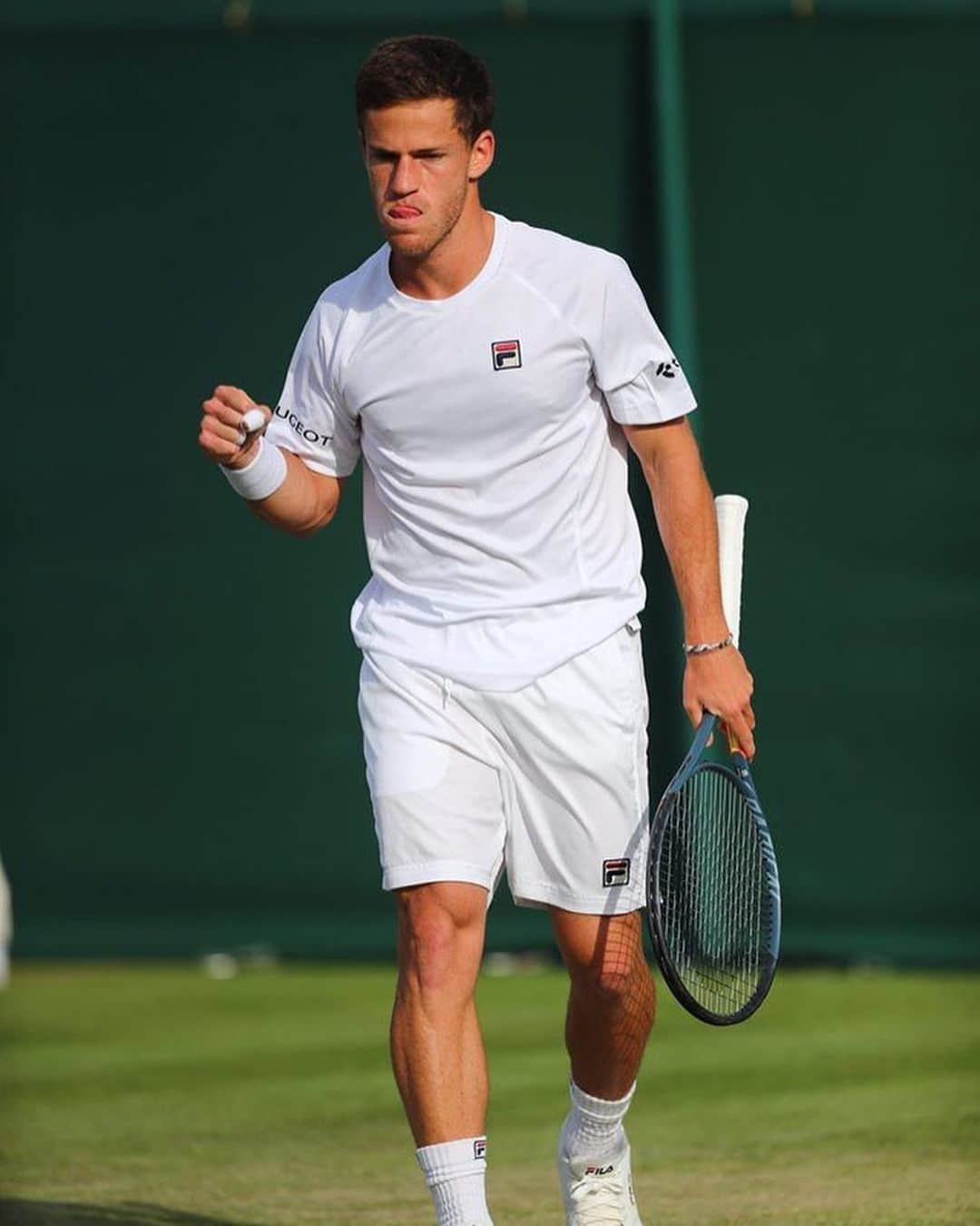 ディエゴ・シュワルツマンさんのインスタグラム写真 - (ディエゴ・シュワルツマンInstagram)「A 3ERA nomas!!! 👊😬🌱🎾 @wimbledon」7月5日 7時05分 - dieschwartzman