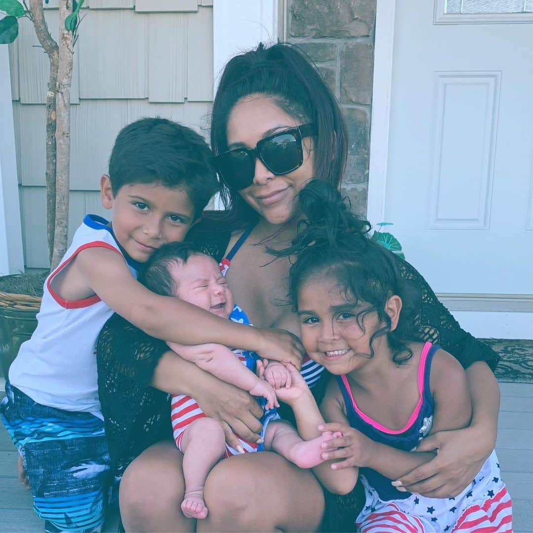 ニコール・ ポリッツィのインスタグラム：「My 3 firecrackers 💥💥💥」