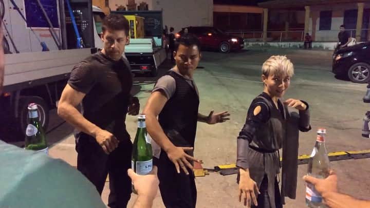 トニー・ジャーのインスタグラム：「Triple #bottlecapchallenge @jiujitsumovie @jujuchanhk @alainmoussi #jiujitsumovie」