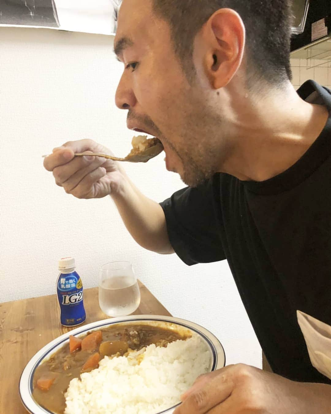 ニッチロー'さんのインスタグラム写真 - (ニッチロー'Instagram)「朝カレーから始まる１日🍛  #朝カレー #カレー #40歳だから #胃弱 #カレー伝導師  #ニッチロー’ #curry #morningcurry」7月5日 7時16分 - nicchiro5.1