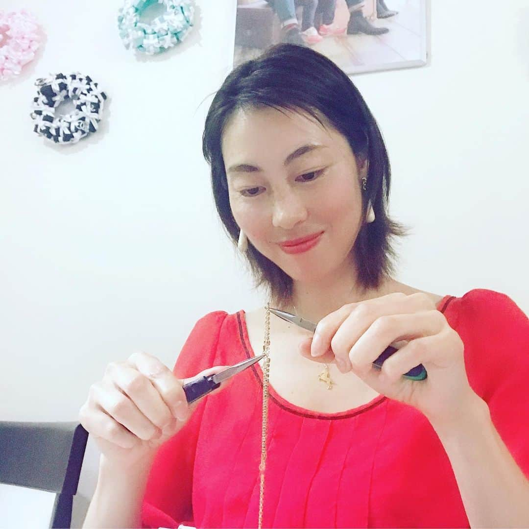 佐藤康恵さんのインスタグラム写真 - (佐藤康恵Instagram)「7月7日はYS Jewelの手ぶらdeジュエリー💎💎💎ワークショップ まだまだ参加者募集中です🌟 【あなただけの願いを込めた七夕🌠ジュエリー】さざれ天然石やビーズ、スワロフスキーを使ってワイヤースティックで製作します！ 楽しいよ〜（╹◡╹）💐ぜひ、参加してね！ 【カフェde森呼吸】Shelter KUKOの期間限定ドリンク代込み！のワークショップ参加費は5000円です。  #workshop #ysjewel #さとうやすえ #佐藤康恵 #model #actress #good #designer #singer #shelterkuko #代々木八幡 #cafe #七夕 #七夕ジュエリー #ワークショップ」7月5日 7時58分 - yasuesato.official