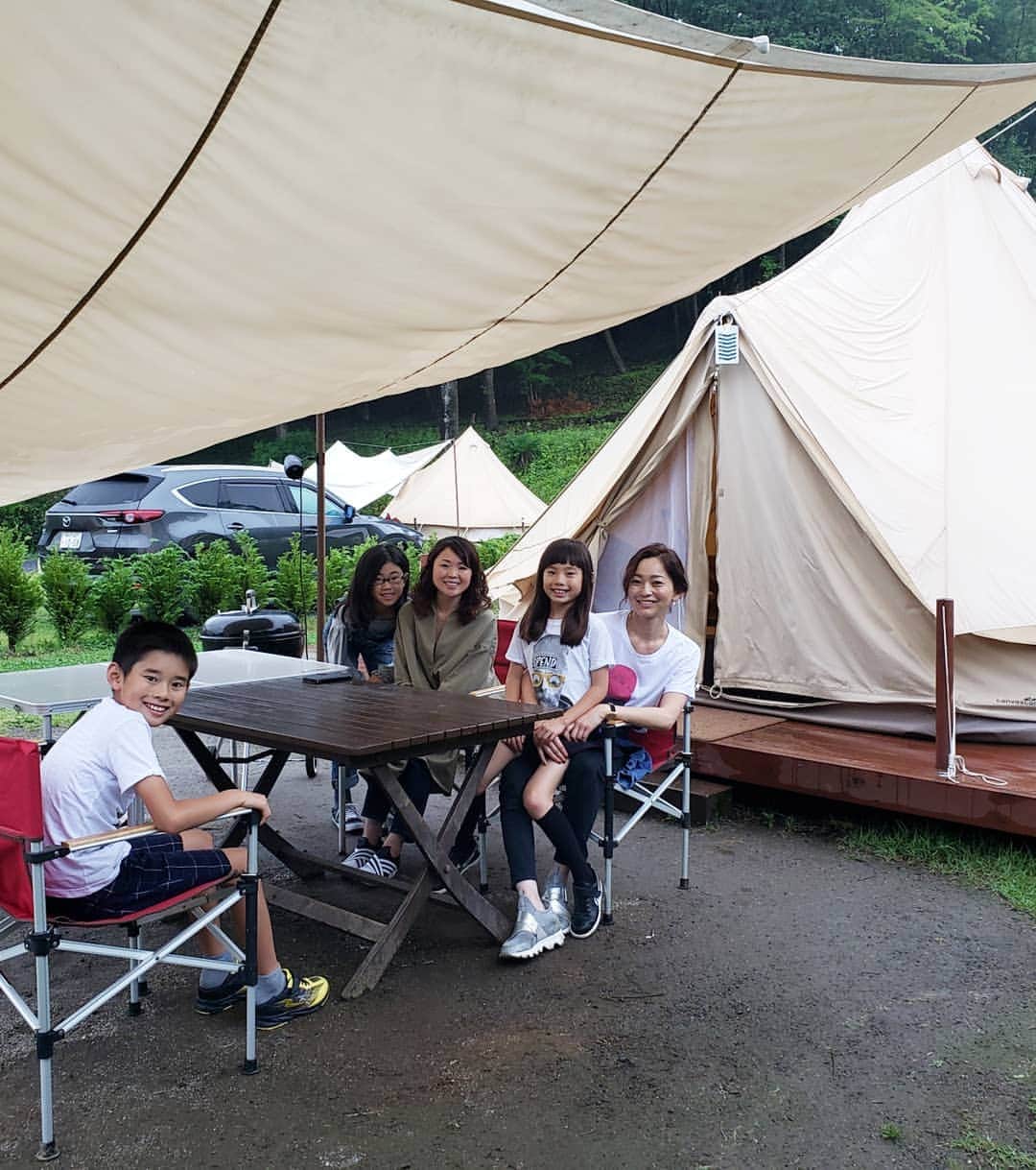 佐藤純さんのインスタグラム写真 - (佐藤純Instagram)「おはようございます✋  先週の話になっちゃいますが💦土日に、ママ友とツインリンクもてぎで初のグランピングに行ってきました⛺  @twinring_motegi  テントの中が可愛すぎて、テンションあがる⤴️ 雨だったので☔テントの中でトランプしたり、携帯でスーパーGT第4戦タイを観戦したり🏁😁のんびり過ごしました。  夕飯は、ホテルでビュッフェ🍴  もてぎの近くの農園でとれた新鮮な野菜がたくさん🥗  キッズゾーンには、自分でハンバーガーが作れたり、クレープが作れたり、子供達も大喜び😆  お風呂もホテルの大浴場に入れるので、夜はみんなで😌♨️ 朝は、ひとり早起きしてのんびり朝風呂も。  翌日も朝から☔。。。 でも、ツインリンクもてぎには、3月にオープンした室内で遊べる｢巨大ネットの森 SUMIKA ｣があるので、天気が悪くても大丈夫‼️😁 たくさん、遊んだよ～😆 その様子はまた後ほどアップしますね😊  #ツインリンクもてぎ #TWINRINGMOTEGI  #グランピング #テント #ビュッフェ #ママ友 #旅行 #ママ#ママモデル#モデル #mama #mamamodel #model」7月5日 8時02分 - junsatoidea