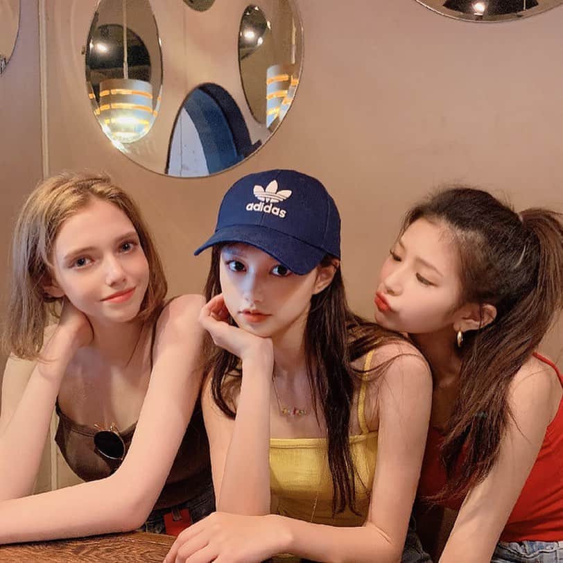 Chuuのインスタグラム：「친규들이랑 같이 입는 슬리브리스👭💛#chuuseoul」