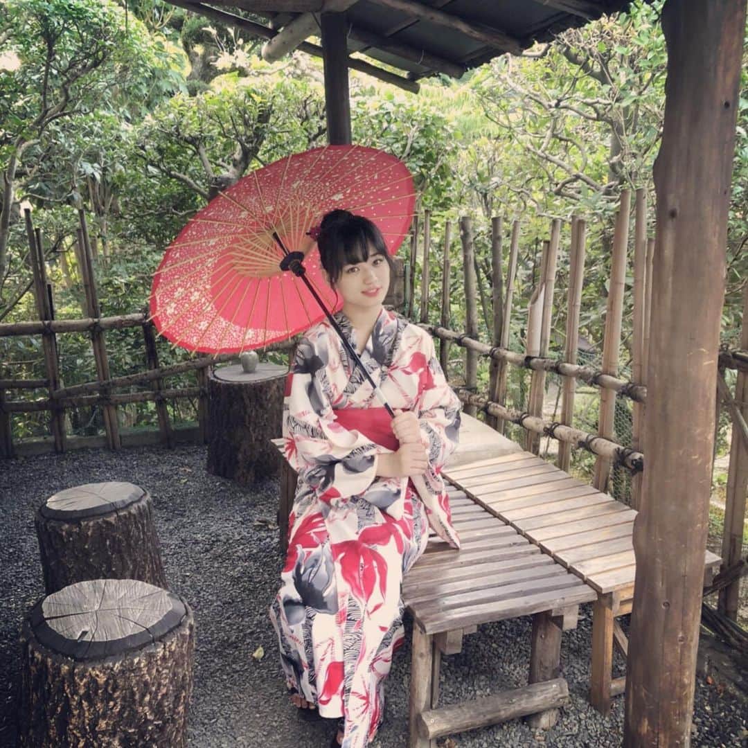 のインスタグラム：「夏はすぐそこだと思うとワクワクしてきます🌻  #滝口きらら #ゑんら」