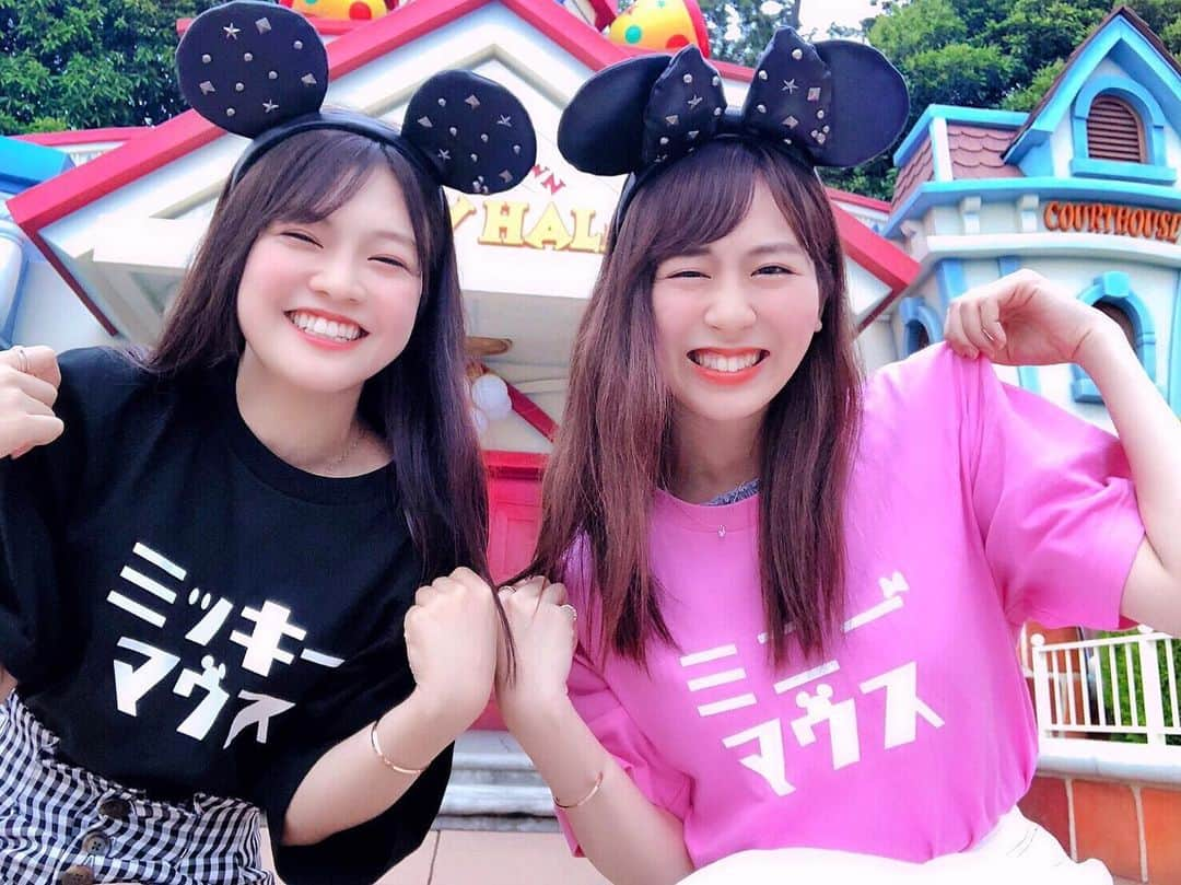 本村碧唯さんのインスタグラム写真 - (本村碧唯Instagram)「りこちゃんと🖤💗 雨やったから髪ボサボサ😂笑 #ディズニーランド #ミッキーコーデ #ミニーちゃんコーデ」7月5日 18時59分 - aoi0531.m