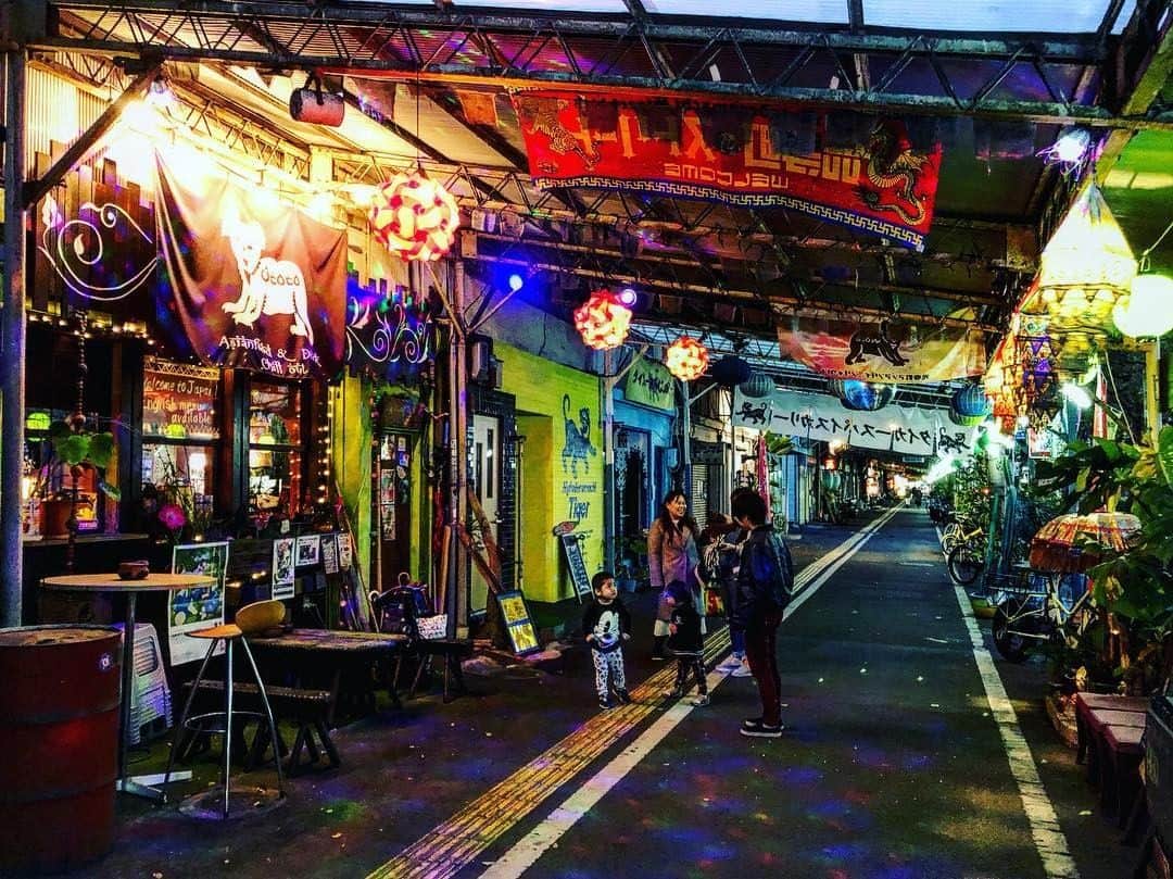 Visit Wakayamaさんのインスタグラム写真 - (Visit WakayamaInstagram)「. Motoderamachi is THE place to visit in Wakayama City. Modern, hip izakayas rub shoulders with long-established eateries and hole-in-the-wall bars. You might feel like you're somewhere in Southeast Asia. 📸: @doco_go」7月5日 19時00分 - visitwakayama