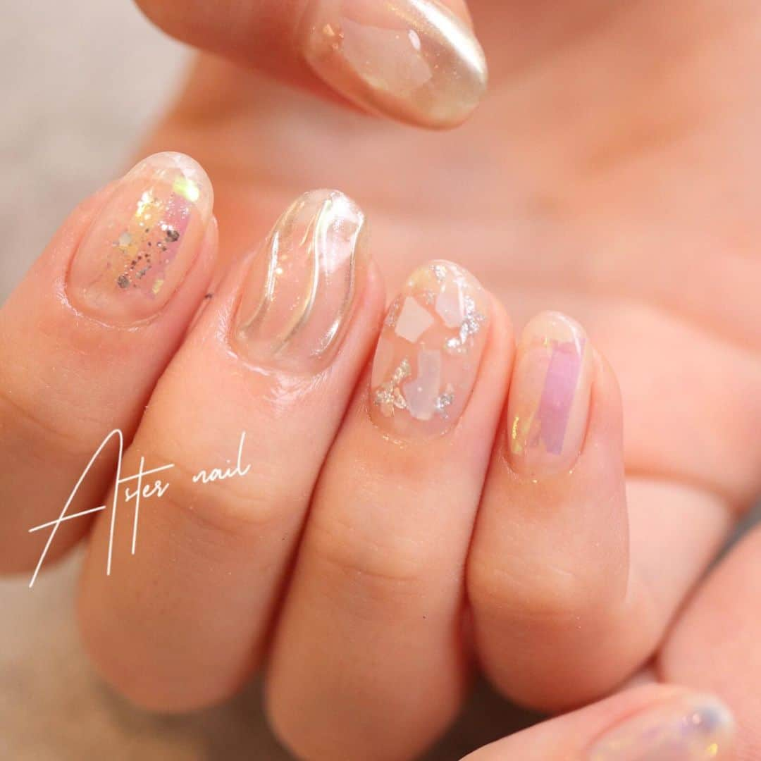 sapporo nail 【 Aster 】さんのインスタグラム写真 - (sapporo nail 【 Aster 】Instagram)「. 最近人気のクリアdesign 💎 オーロラのitemやシェルが 夏っぽくてかわいいです◎ . 【担当 seina】 . . . . .ネイルサロンに行っても 『根元の隙間が気になる…』『甘皮が気になる…』 『反り爪が気になる…』というお悩みがあった方はぜひ当店へ◎ フォルムの形成をするので、反り爪も緩和し 仕上がりのツヤ感も格段にUP🎶  ___________________________________________________ . .  #札幌ネイルサロン#札幌ネイリスト #札幌 #札幌ネイル #夏ネイル #ニュアンスネイル #ネイル #アートネイル #フィルイン #札幌ドームフィルイン #ワンカラーネイル #シンプルネイル #クリアネイル #タイルネイル #狸小路 #大通り公園 #シースルーネイル #アシメネイル #個性派ネイル #アートネイル#冬ネイル#札幌カフェ#札幌グルメ#ドライフラワーのある暮らし#ワイヤーネイル#宝石ネイル札幌#宝石カットネイル#水彩ネイル#札幌ニュアンスネイル#トリックシート#西18丁目ネイルサロン」7月5日 17時33分 - seina.kato___