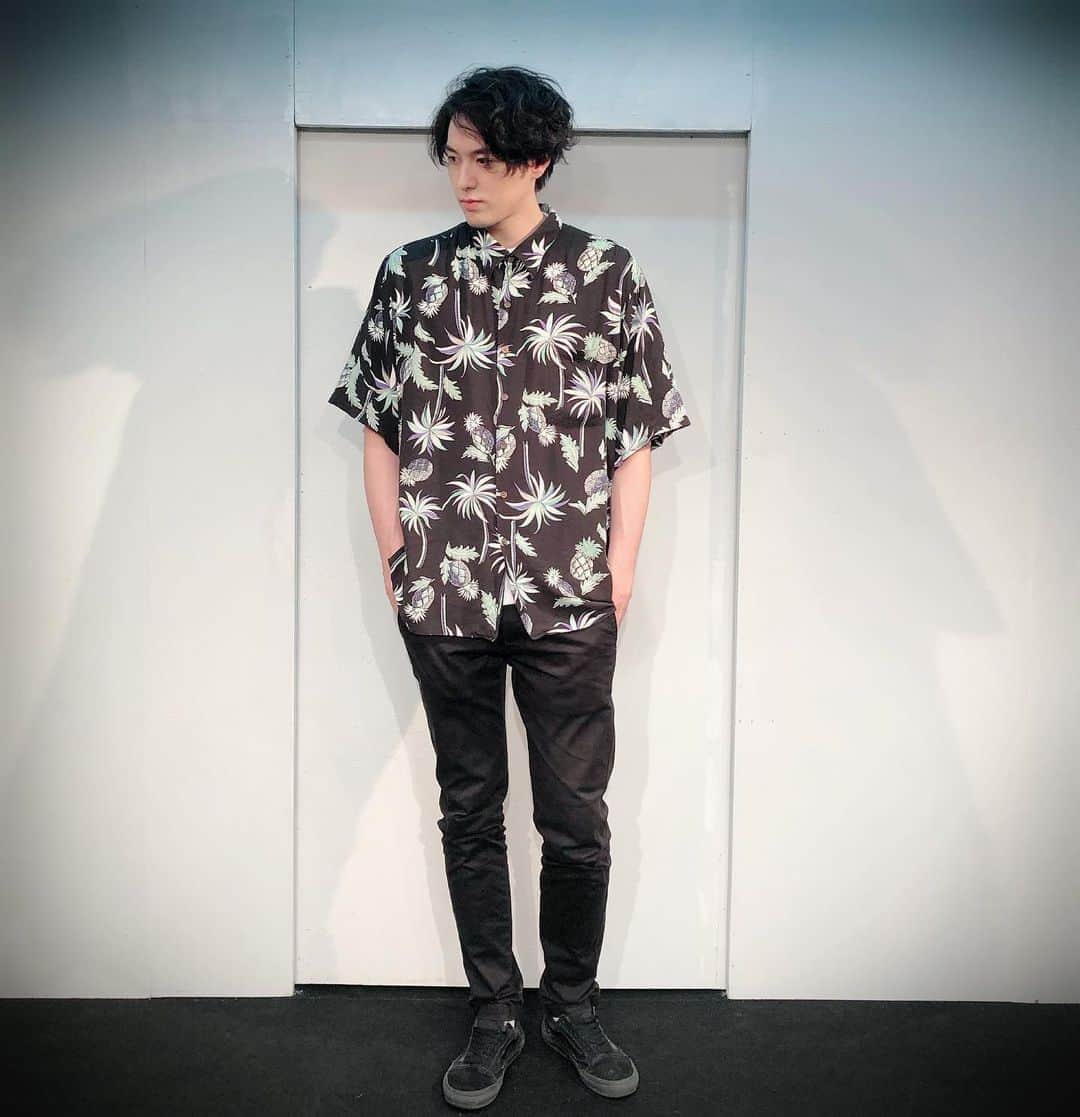 稲垣成弥のインスタグラム：「昨日は、『MISSION IN B.A.C THE STAGE』応援ありがとうございました！  また、7日にお会いしましょう！ 【公式HP】 http://missioninbac.com/  #ファッションコーデ #ファッション #メンズファッション #柄シャツ #稲垣成弥 #いなせ #Mission #ミッション #MISSION IN B.A.C THE STAGE」
