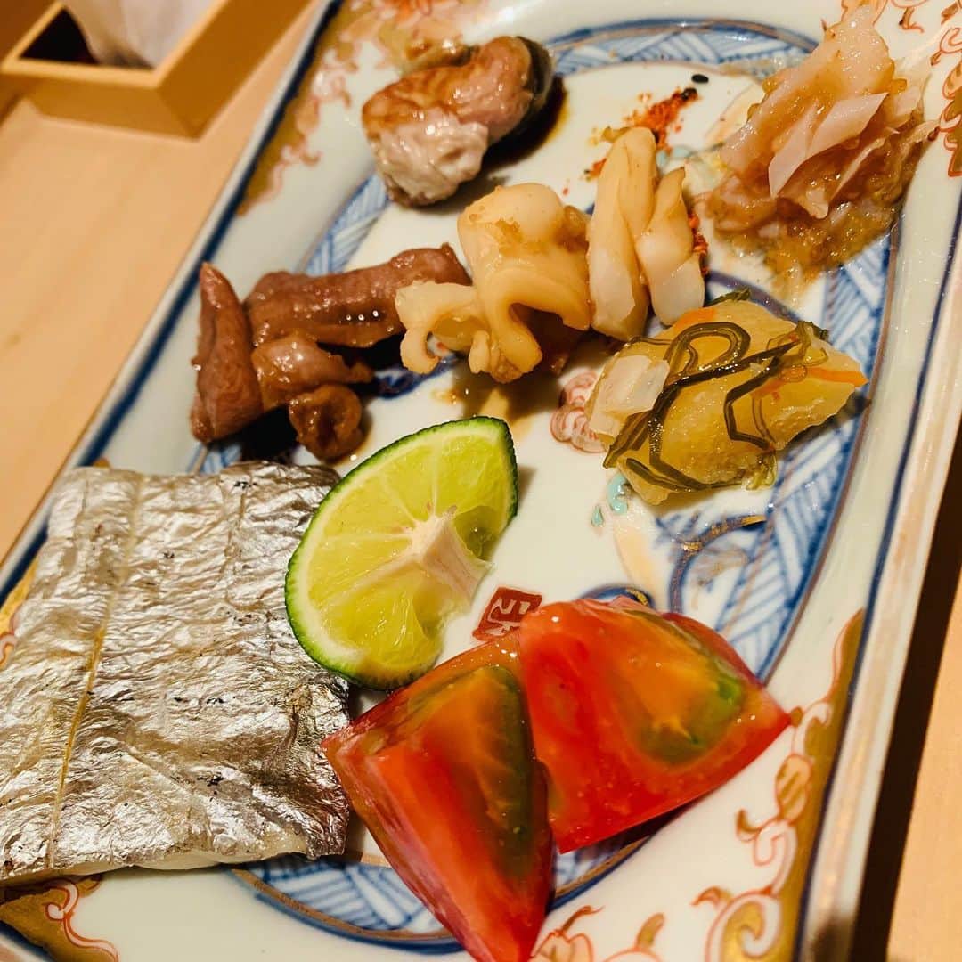 ますぶちさちよさんのインスタグラム写真 - (ますぶちさちよInstagram)「銀座のお寿司屋さん🍣「松村」さんに行きました🤤🍣 美味しくてパクパク食べていたら最後に太巻をかなり大きめに使ってくれて大満足だった、、！ウニも二種類食べられて幸せでした💕 #銀座すし松村 #銀座 #寿司」7月5日 17時28分 - sachiyomasubuchi___