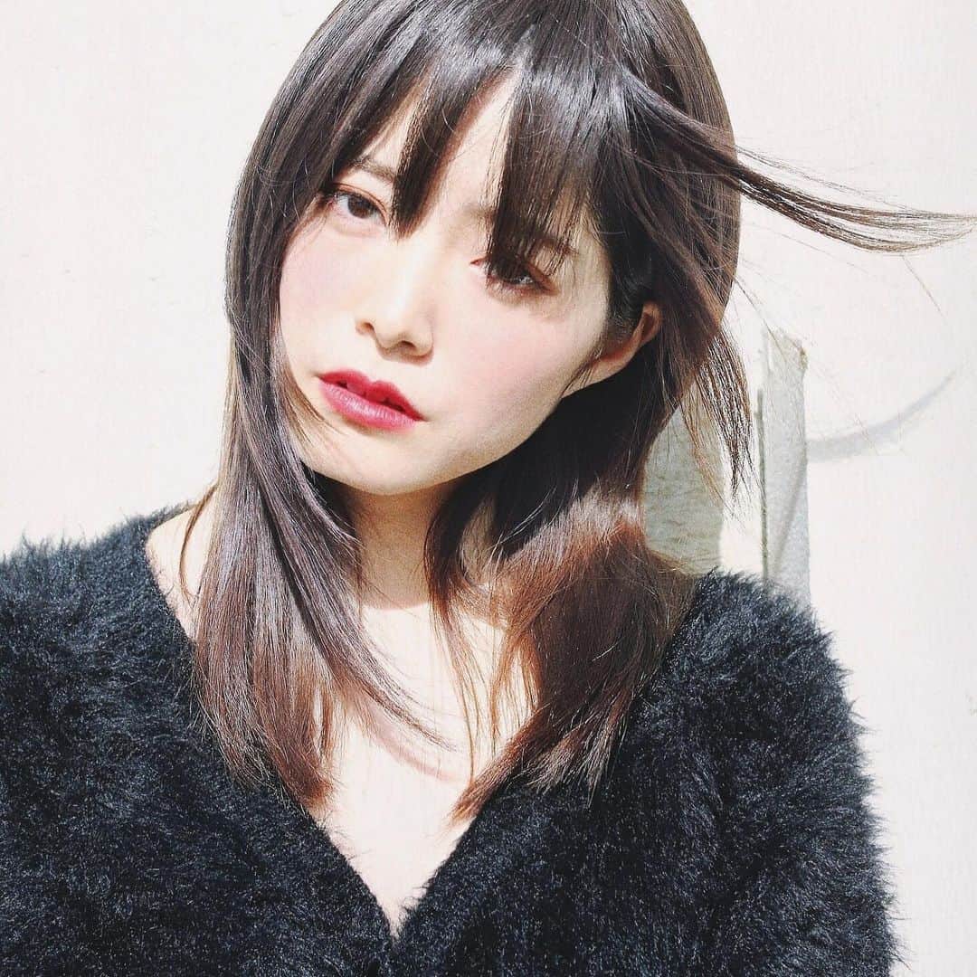 渡部幸也のインスタグラム：「梅雨時期のべとっとして不快な時期、サラサラストレートで艶やかにしてみてはいかがでしょうか❓✨🙆‍♂️ 明日の14時以降に3名様キャンセルになりましたので、14時以降空きがでました✂︎ 当日のご予約もお待ちしてますので、お気軽にご連絡ください😊  #ヘアスタイル #ヘア #髪型 #ヘアカタログ #ヘアセット #ヘアアレンジ #パーマ #カラー #ヘアカラー #hair #恵比寿美容院 #代官山美容室 #代官山美容院 #美容学生 #サロン #中目黒美容室 #中目黒美容院 #恵比寿美容室 #サロンモデル #中目黒ランチ #恵比寿ランチ #hpb_hair #中目黒 #代官山 #恵比寿 #渋谷 #ar_magazine #murua #emoda #amerivintage」