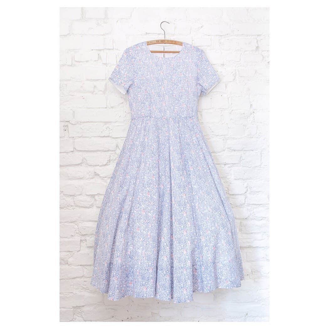 キャベジズ&ローゼズのインスタグラム：「Hand drawn and hand printed in England ✍️❤ Glenda returns with a wonderful new Buildings print designed by @christinastrutt 🏢With a fitted bodice and beautiful full circle skirt, twirl your way in and around town with this most charming frock #newnewnew #handdrawnprint #handprinted #handprintedfabric #handprintedtextiles #britishfashion #madeinlondon #sustainableluxuryfashion #cabbagesandroses #cabbagesandrosesfashion @cabbagesandroses_shop 👆Link In Bio👆」