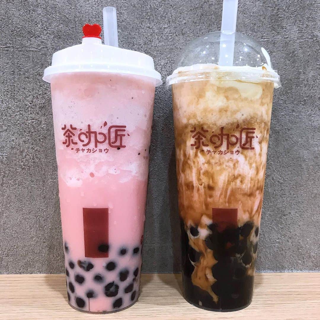 のインスタグラム：「【江古田 チャカショウ】 オープン記念7/6日と7/7全品半額‼️ ⠀ 🏠#江古田 #チャカショウ 📍 東京都練馬区小竹町1-57-2 🚶‍♂️江古田駅徒歩2分 ⠀ タピメモ✍️ タピ量多め、大粒もちもちの通常タピオカと、大粒ぶにゅぐにゅ食感の黒糖タピ👍 ⠀ ⠀ 👑オススメランキング👑 🥇オレオスムージ 🥈ゴマスムージー 🥉黒糖タピオカミルクおれお+チーズトッピング ⠀ ㊙️りょうくん割のお知らせ㊙️ 江古田店限定！ 7/8 、 7/9りょうくん割で全品100円引き！ フォロー画面を見せてね！ ⠀ 7/11りょうくん割で100円引き！ 一日店長も15:00〜18:00でやるよ🤫 ⠀ ☎️03-6881-6042 営業時間:10:00〜21:00」