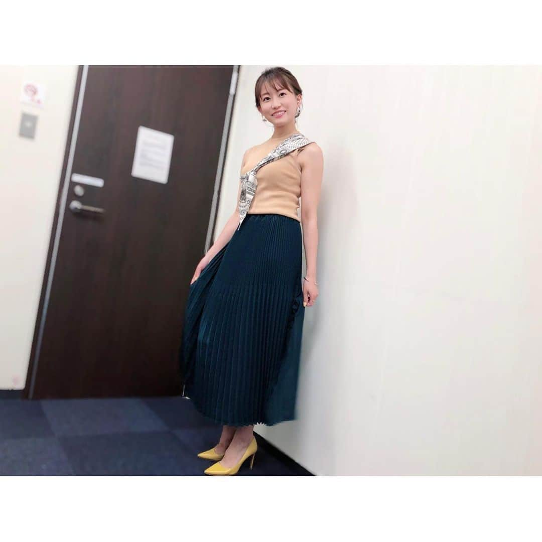 津田麻莉奈さんのインスタグラム写真 - (津田麻莉奈Instagram)「#JSPORTS #MLBイッキ見 ！ 今夜も22時〜JSPORTS1で無料放送です☺️ 見てくださいね⚾️💕 ⁑ 衣装は👉 @andemiu_official  スカーフがアクセントになって可愛いニットと、プリーツスカート✨ ⁑ @jsports_yakyu  @jsports_official  #MLB #メジャーリーグ  #野球 #野球好き  #AKI猪瀬 さん  #andemiu  #majorleague  #majorleaguebaseball  #衣装 #コーデ #夏コーデ  #アンデミュウ #ootd #coordinate  #まりなる #津田麻莉奈」7月5日 17時42分 - tsudamarinal