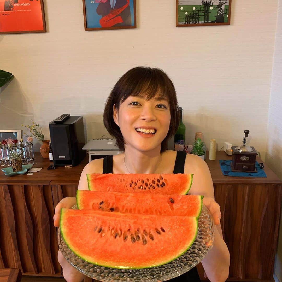 上野樹里さんのインスタグラム写真 - (上野樹里Instagram)「ラジオの収録を終えて、帰宅。 今年の夏、スイカはもう食べましたか？🍉おいしいですよ〜🎐😊 #スイカ」7月5日 17時51分 - _juri_art_